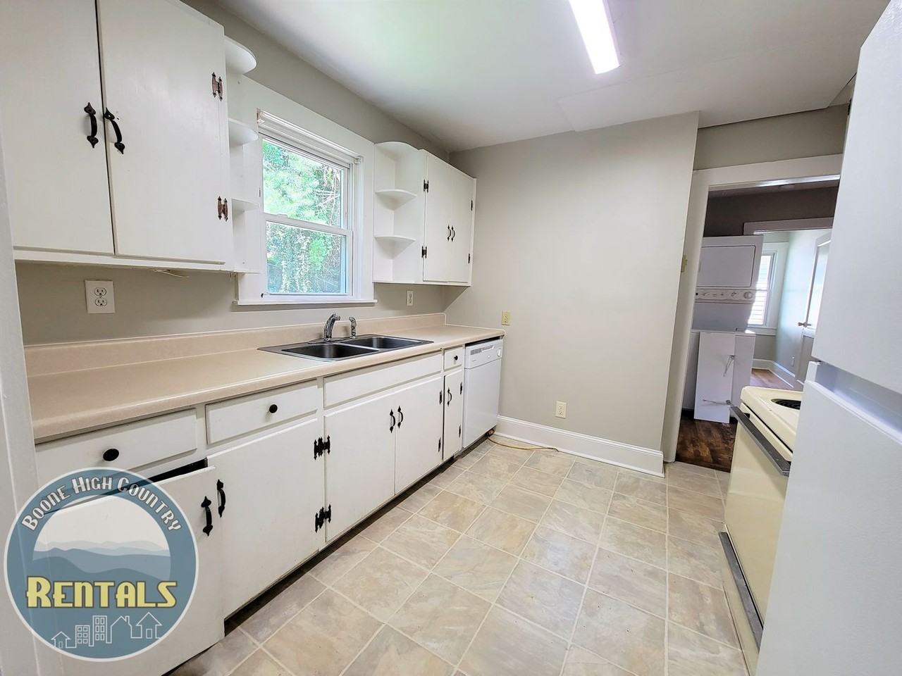 252 Faculty St - Photo 4 of 17