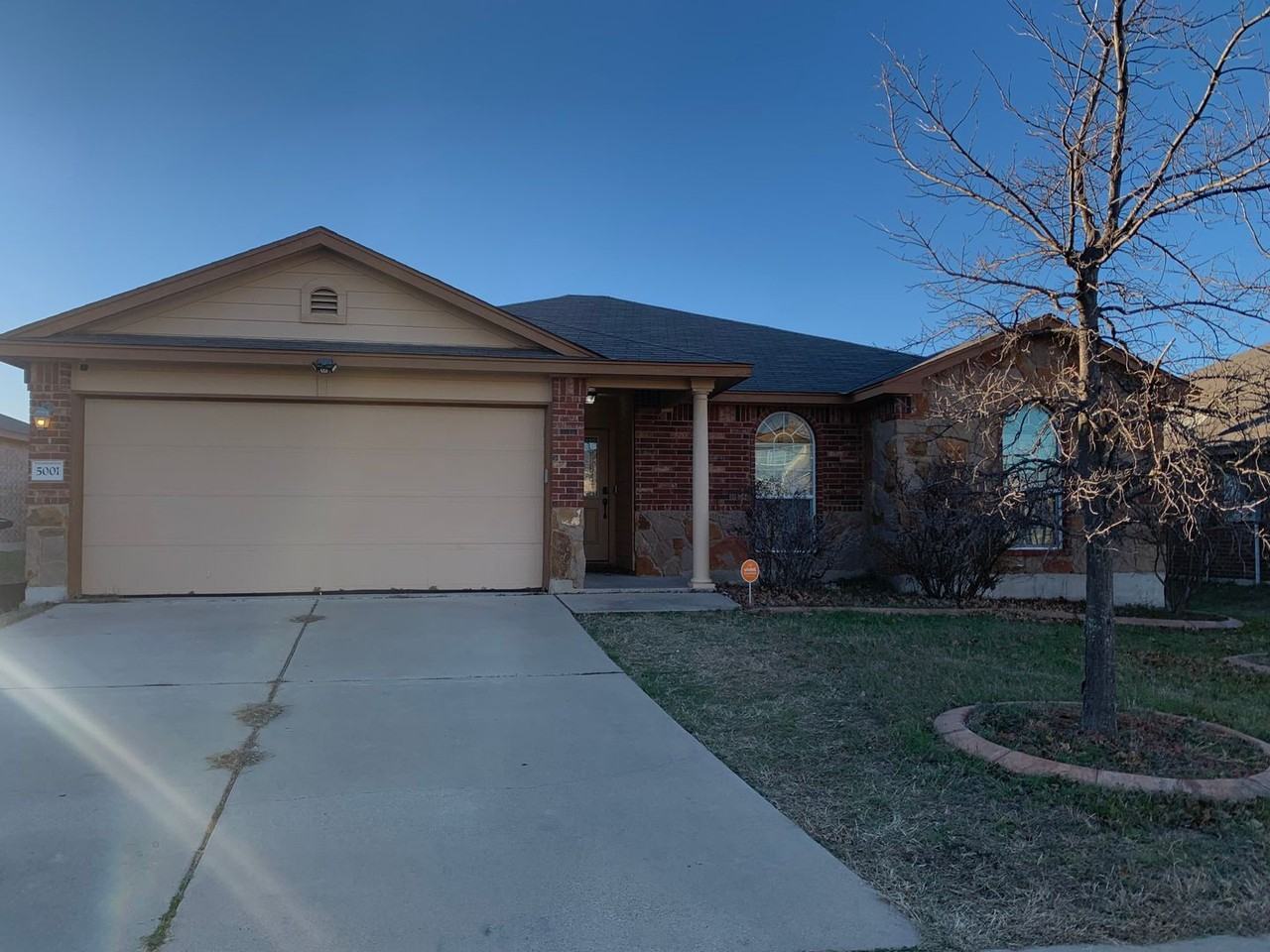 5001 Bridgewood Dr - Photo 3 of 36