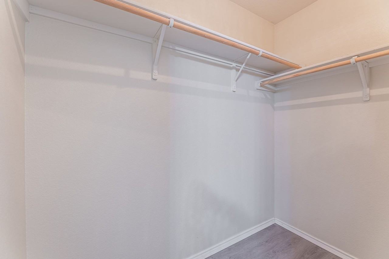 5001 Bridgewood Dr - Photo 7 of 36