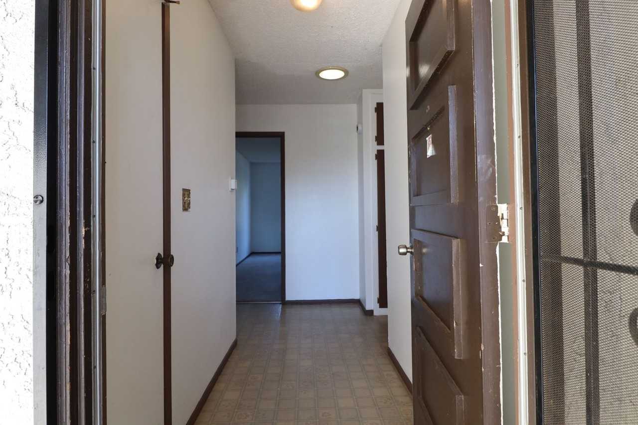 615 E Mcelhany Ave - Photo 3 of 12