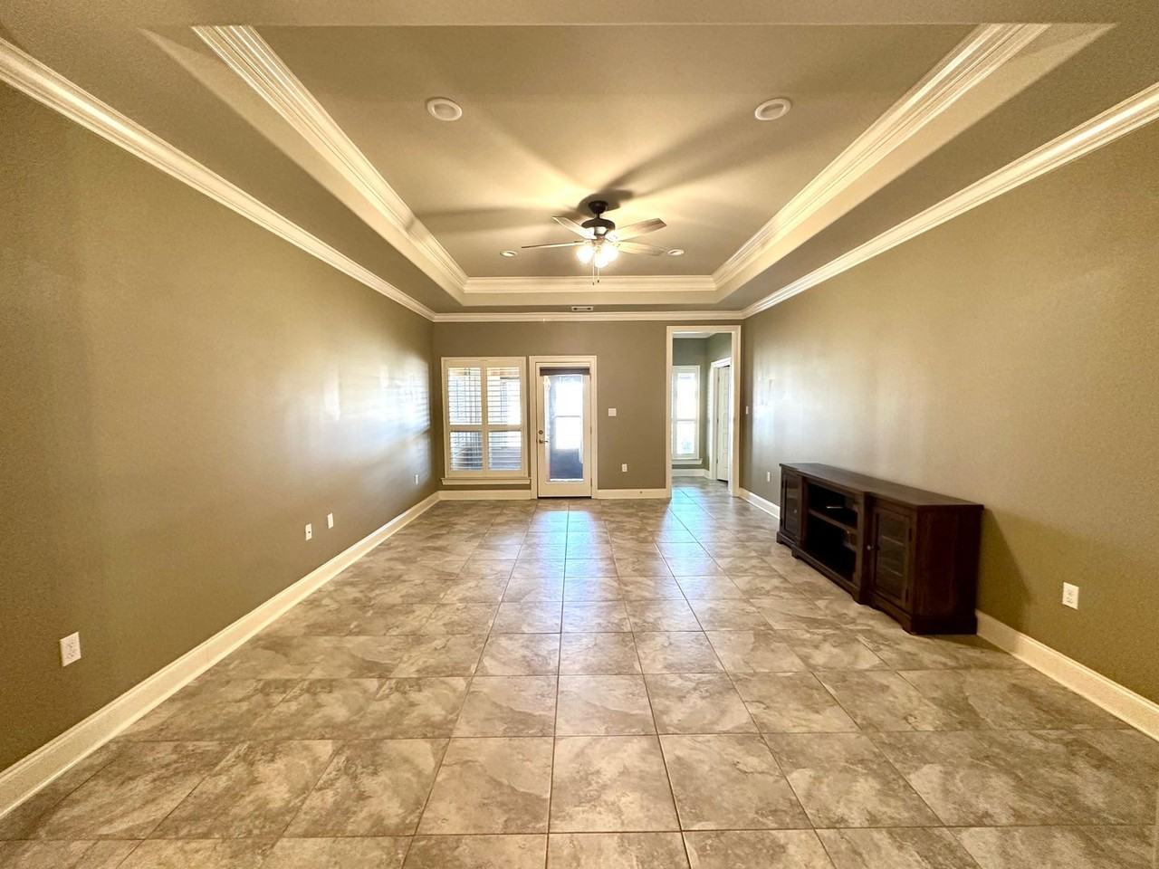 5379 Courtyard Dr - Photo 3 of 18