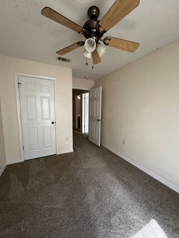 202 Johnson Ct - Photo 3 of 16