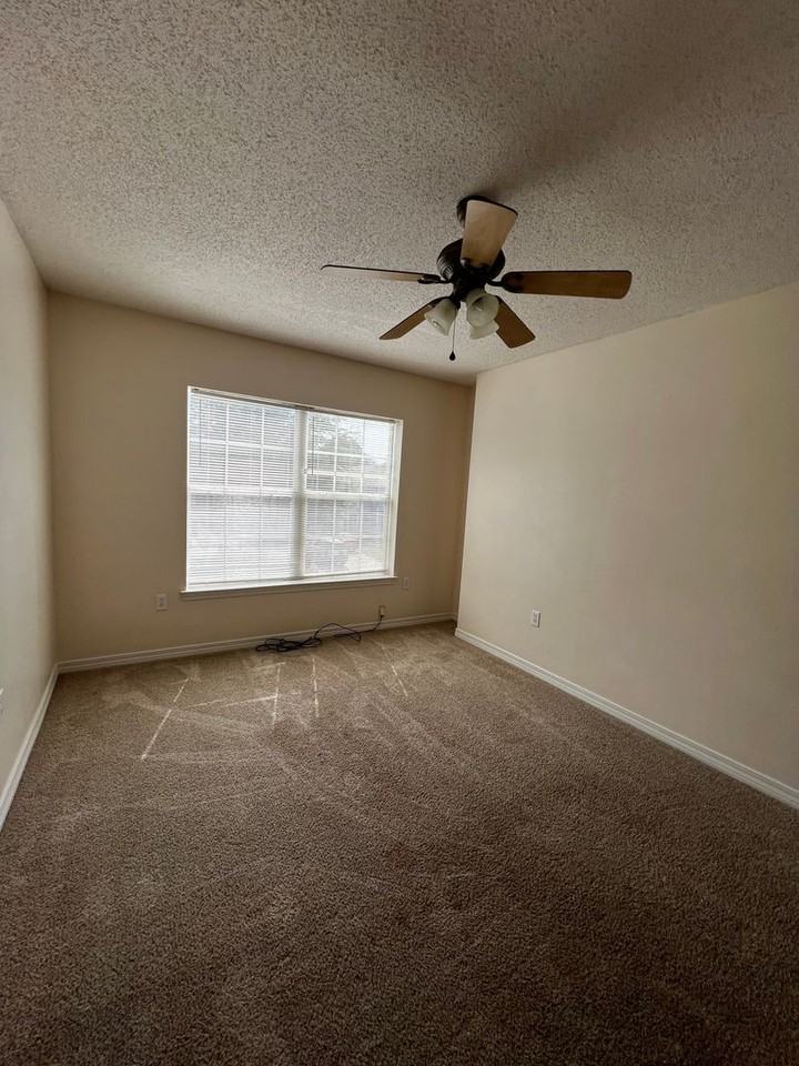 202 Johnson Ct - Photo 5 of 16