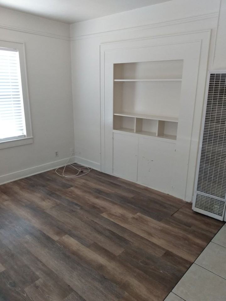 115 W Bush St - Photo 2 of 14
