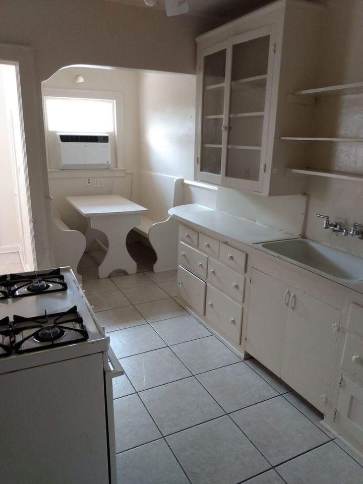 115 W Bush St - Photo 4 of 14