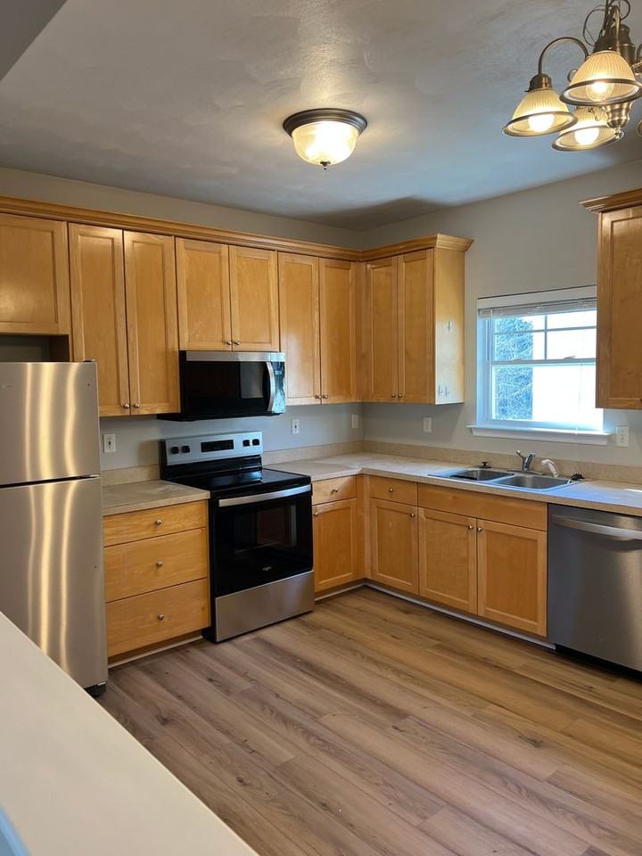 4504 Lee Ave - Photo 3 of 18