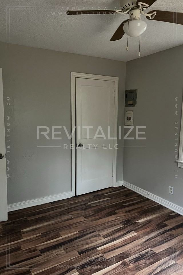 1057 Cloverdale Dr - Photo 3 of 15