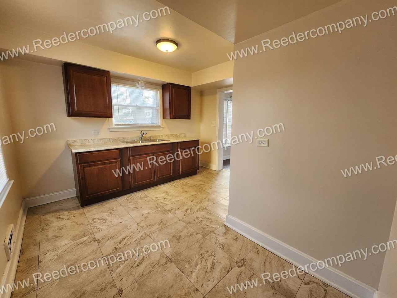 4135 Grace St - Photo 3 of 15