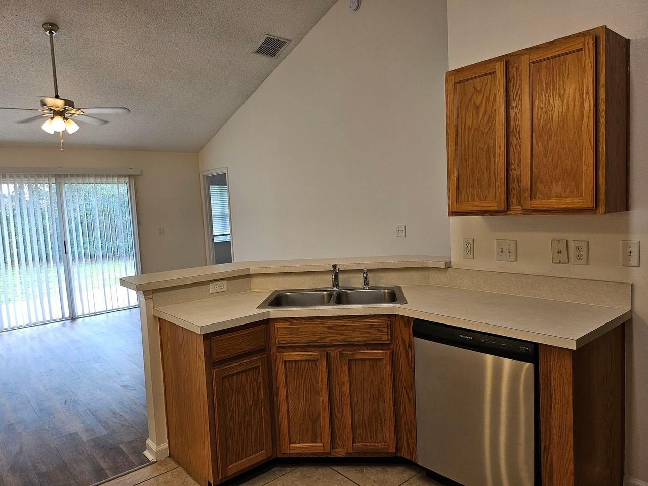 67B Buttonworth Dr - Photo 3 of 13