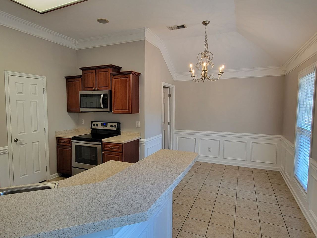 194 Romie Dr - Photo 3 of 33