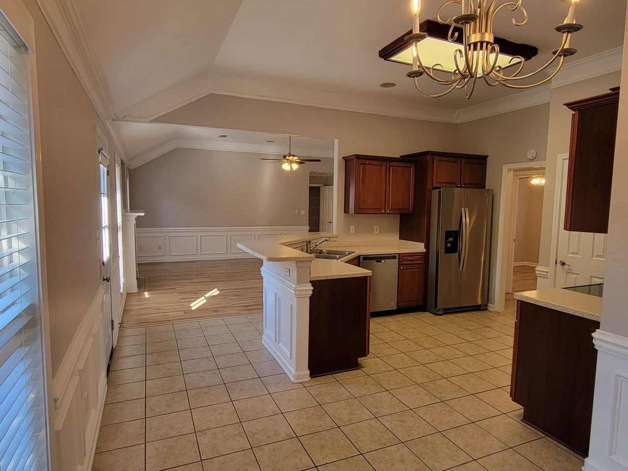 194 Romie Dr - Photo 4 of 33