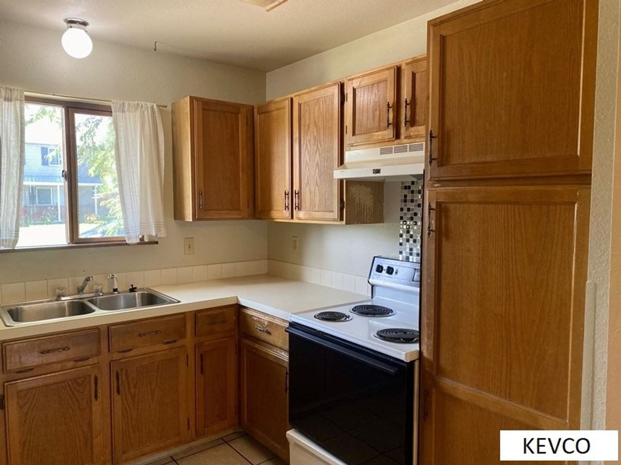 3012 Stadium Ct - Photo 6 of 19