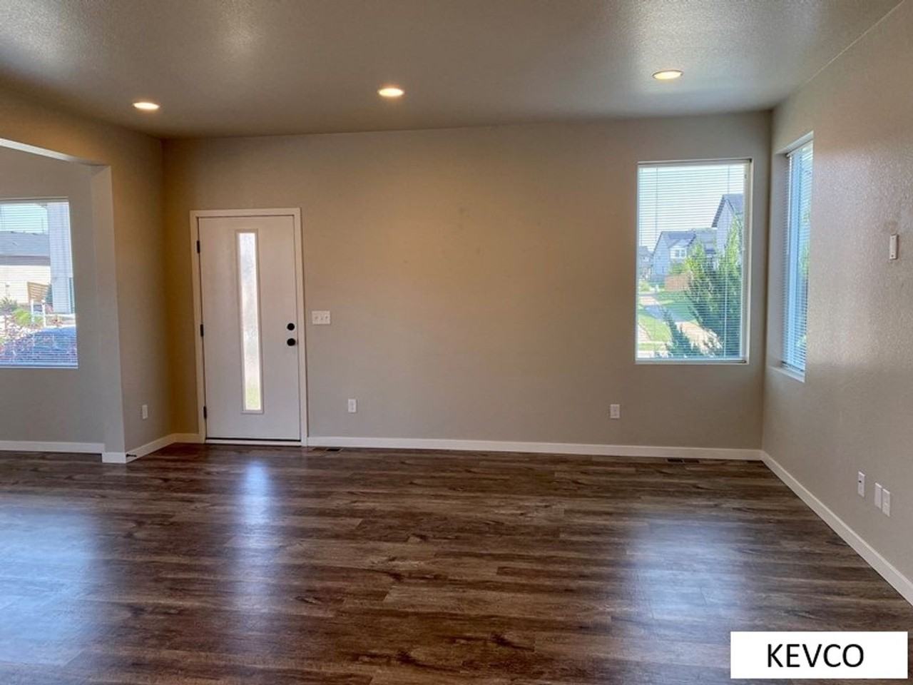 2933 Conquest St - Photo 2 of 27