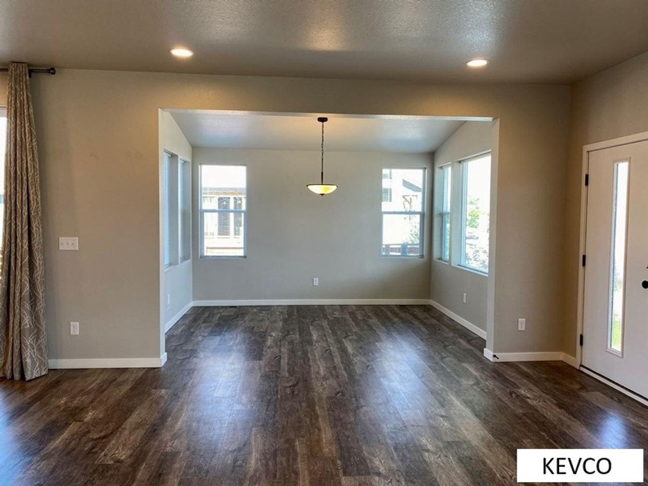 2933 Conquest St - Photo 3 of 27