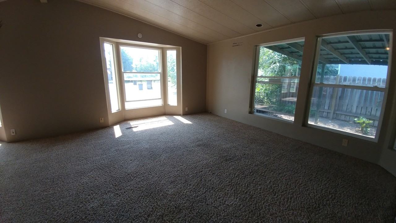 205 E Montana Ave - Photo 2 of 16