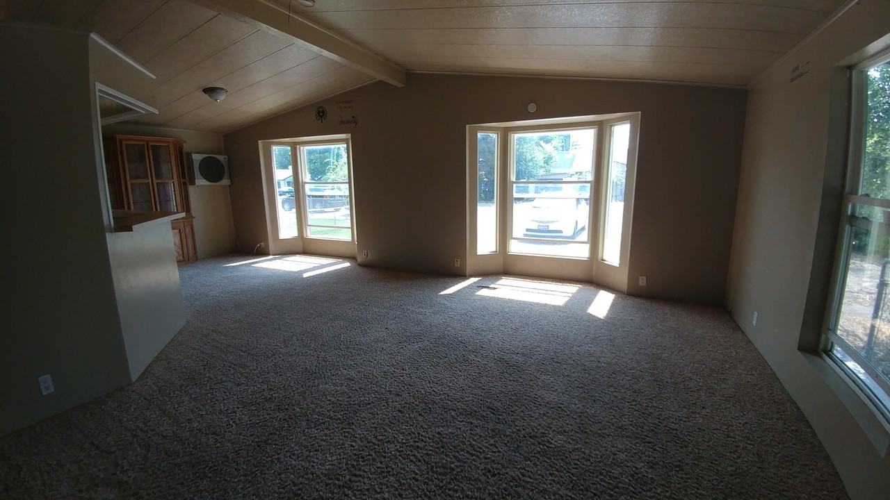 205 E Montana Ave - Photo 3 of 16