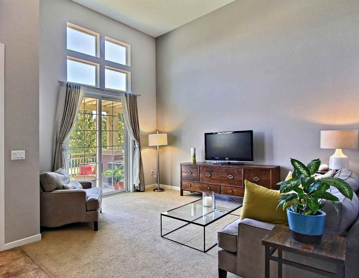 579 Mariani Ln - Photo 2 of 20