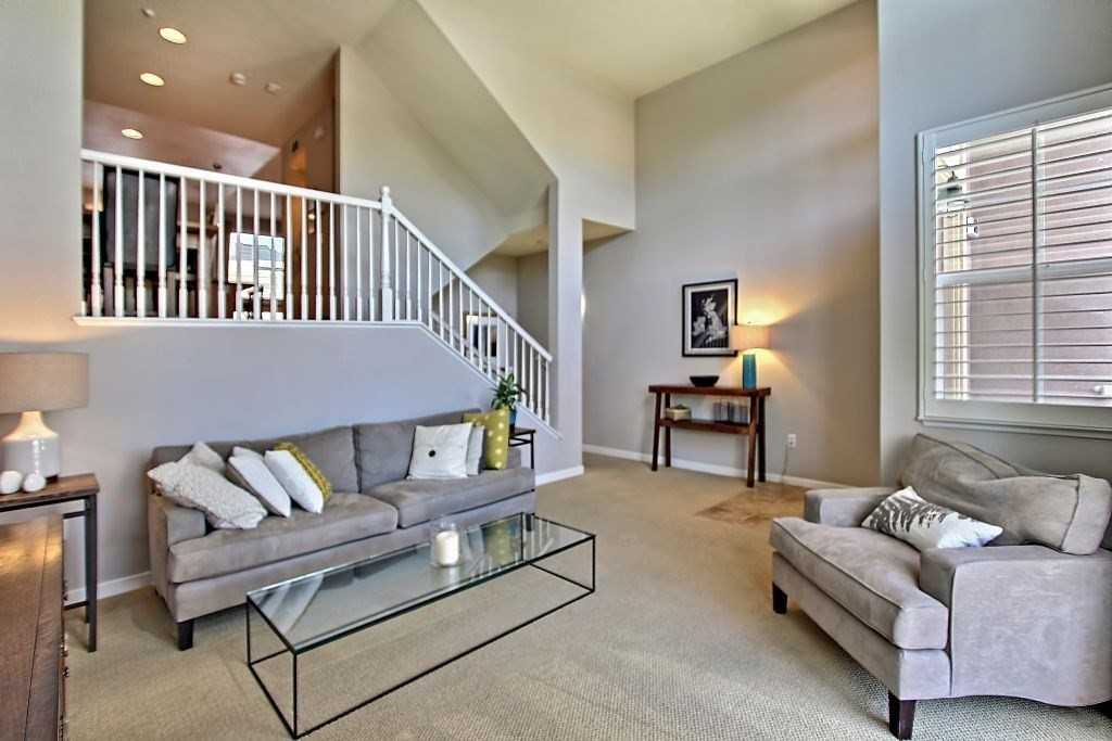 579 Mariani Ln - Photo 3 of 20