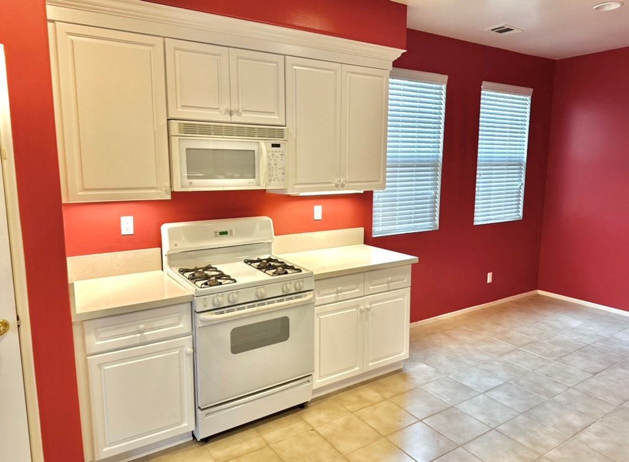18468 Hillview Ln - Photo 5 of 20