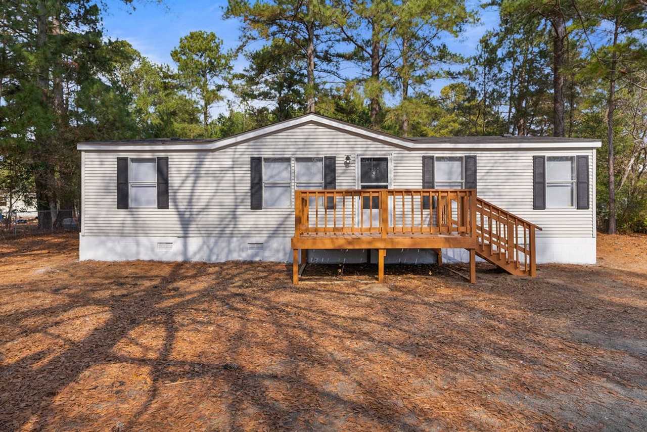 21441 Surrey Dr - Photo 3 of 31