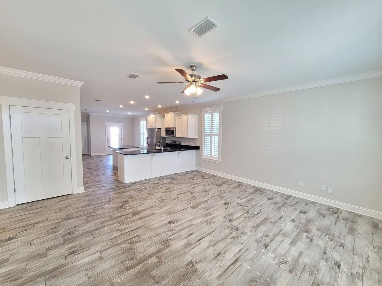 5930 Sunset Ave - Photo 4 of 28