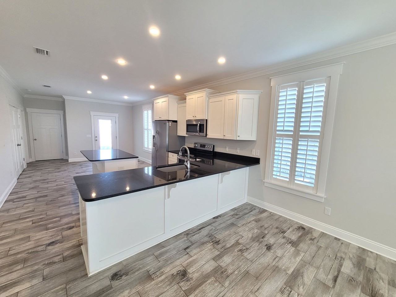 5930 Sunset Ave - Photo 6 of 28