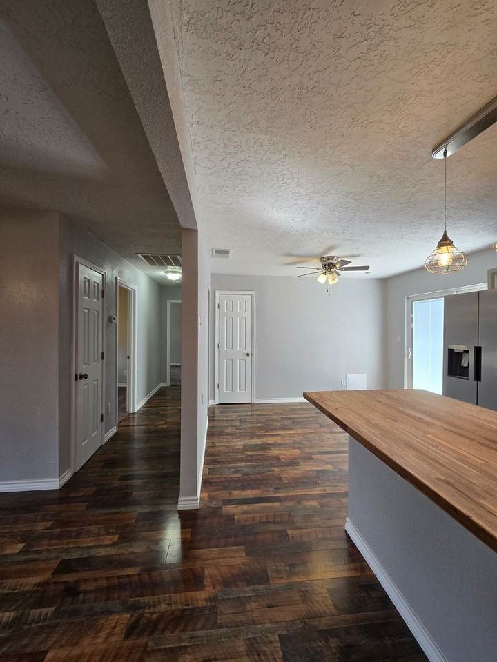 309 W Plaza Dr - Photo 5 of 16