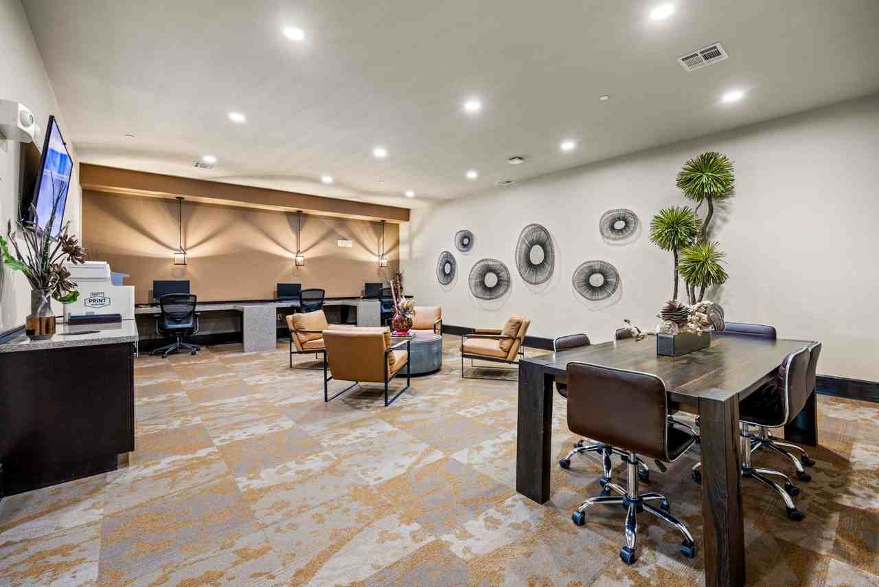 The Royce at 8100 - Photo 6 of 40