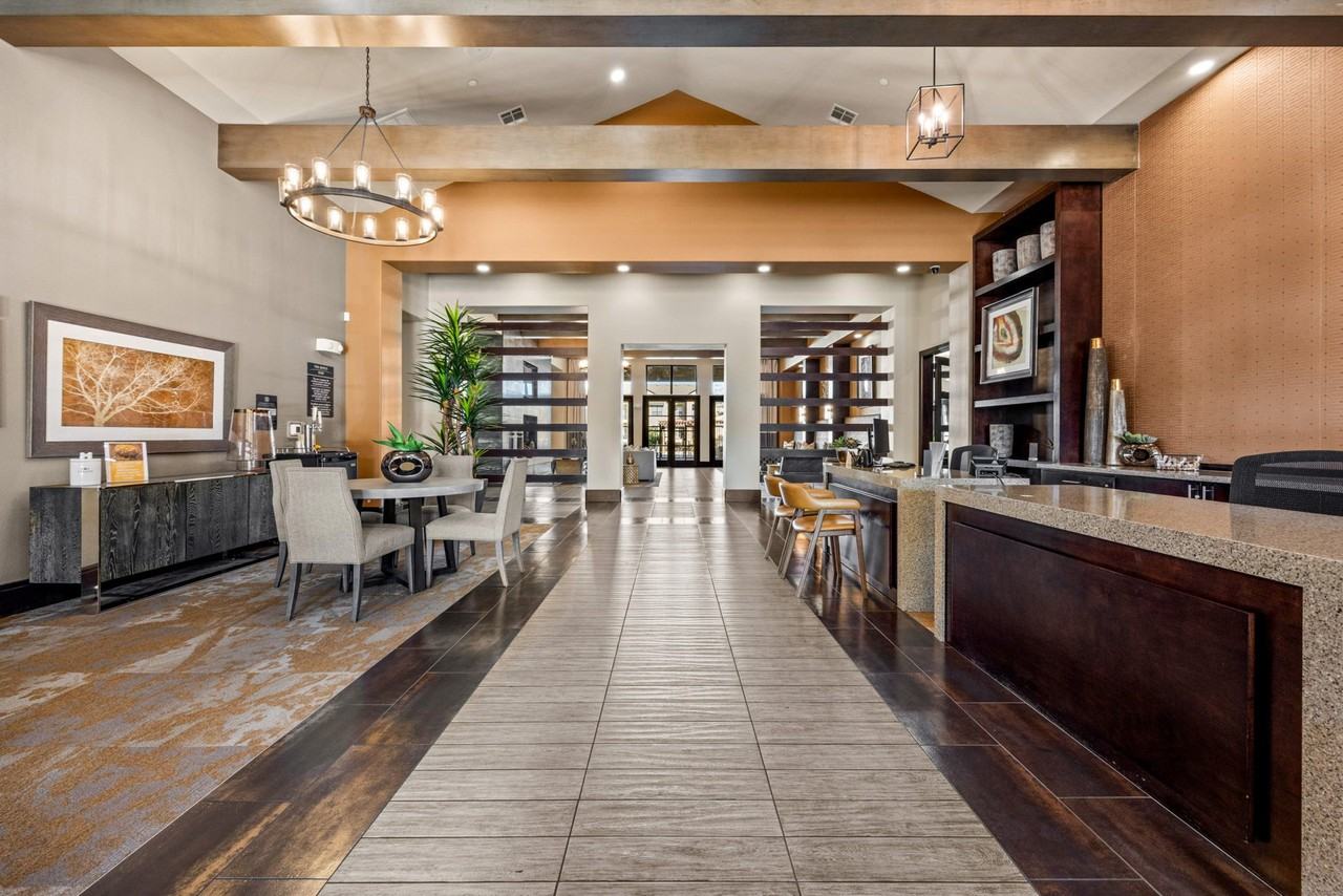 The Royce at 8100 - Photo 7 of 40