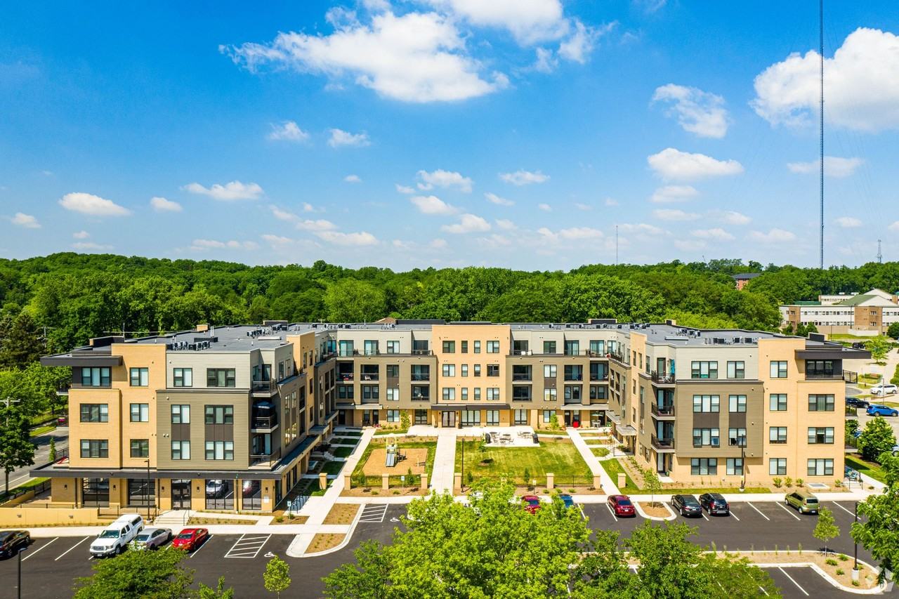 Tailor Place - Photo 4 of 39