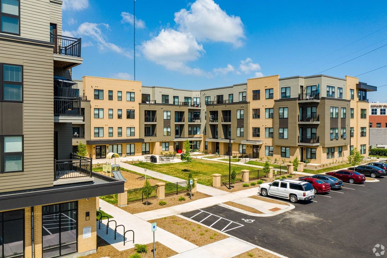 Tailor Place - Photo 6 of 39