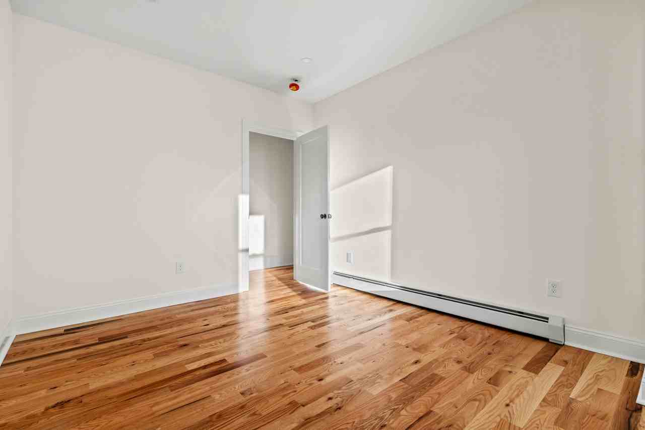 84 Maple Avenue - Photo 6 of 34