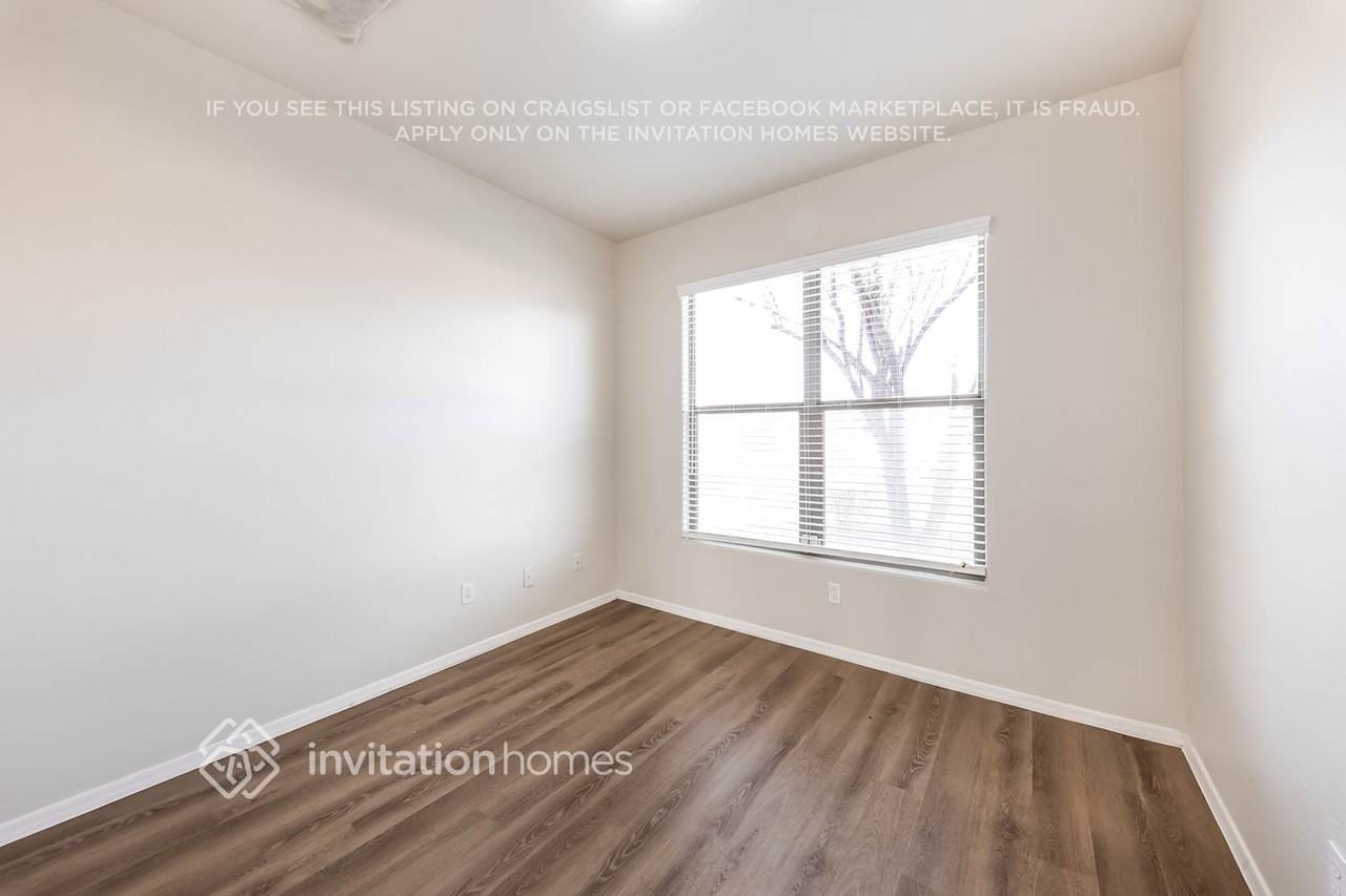 11759 W Apache St - Photo 3 of 9