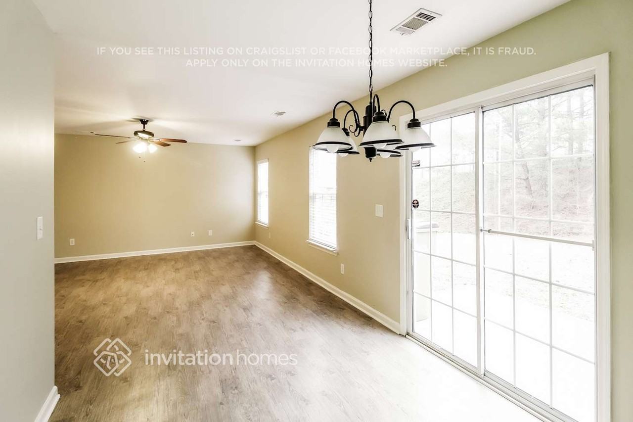 2860 Englewood Dr - Photo 3 of 16