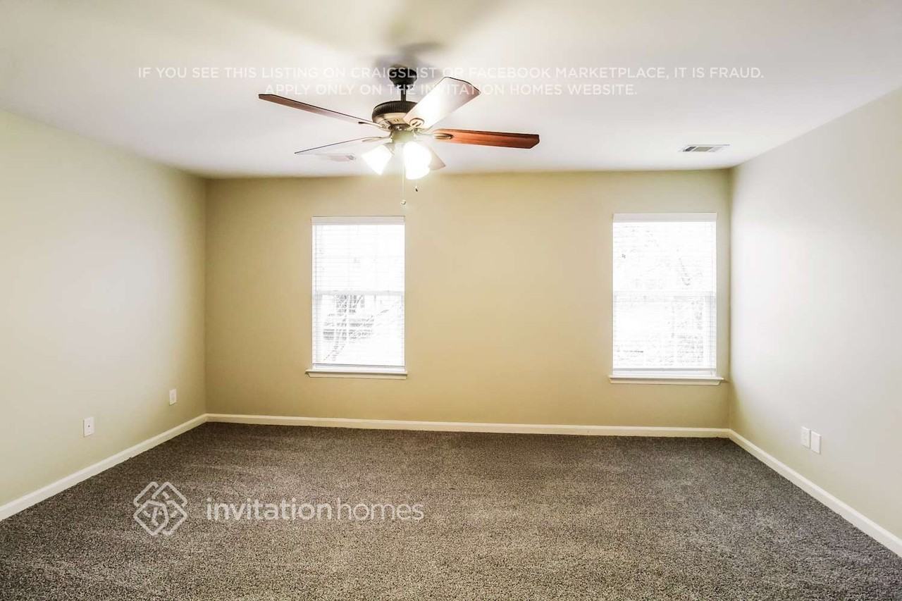 2860 Englewood Dr - Photo 5 of 16