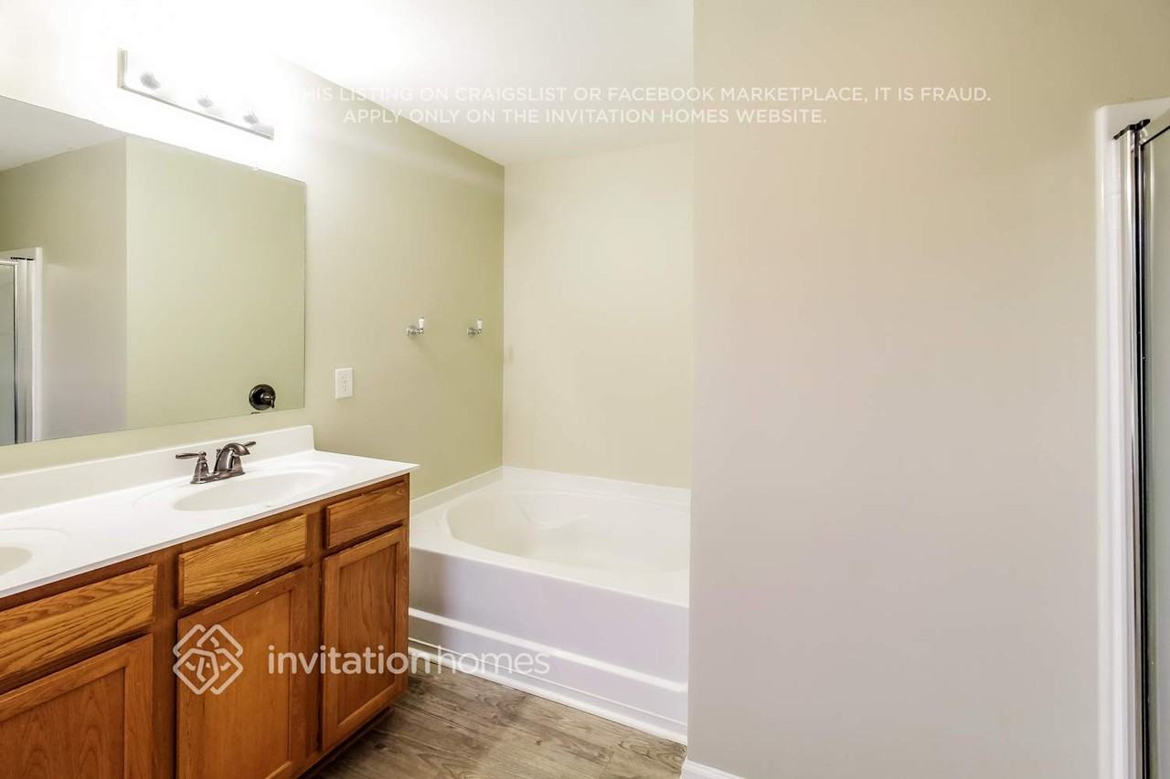 2860 Englewood Dr - Photo 7 of 16