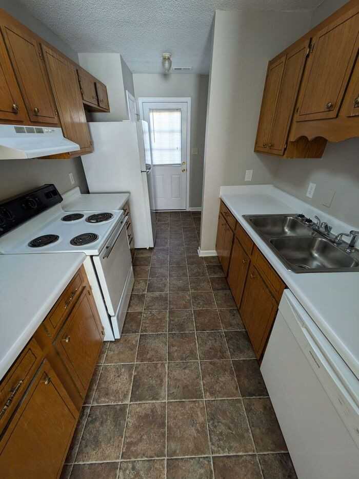 650 W 13th St - Photo 3 of 10