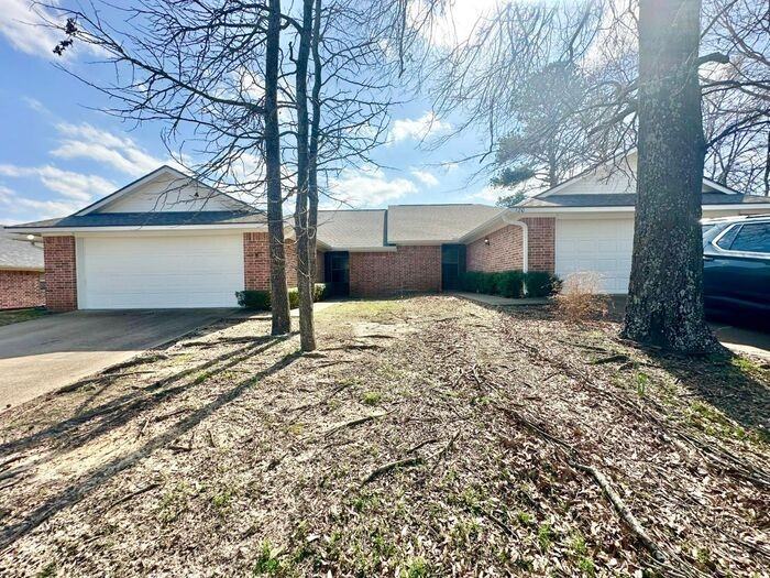 122 Colony Dr - Photo 2 of 33