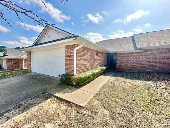 122 Colony Dr - Photo 3 of 33