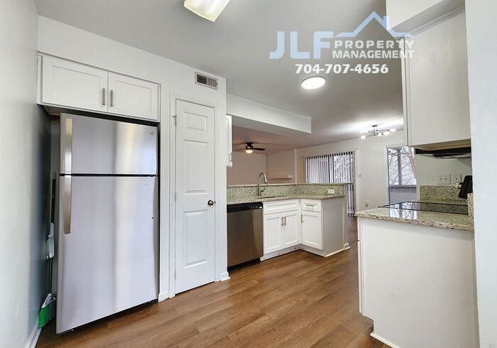 5721 Dockside Dr - Photo 2 of 32