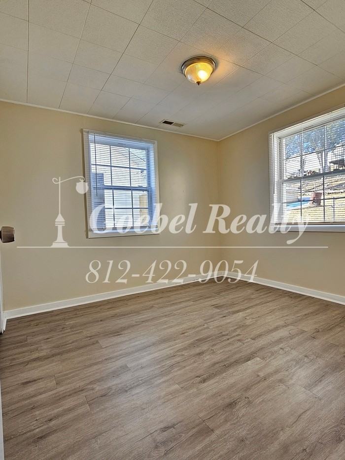 513 S Craig Ave - Photo 2 of 5