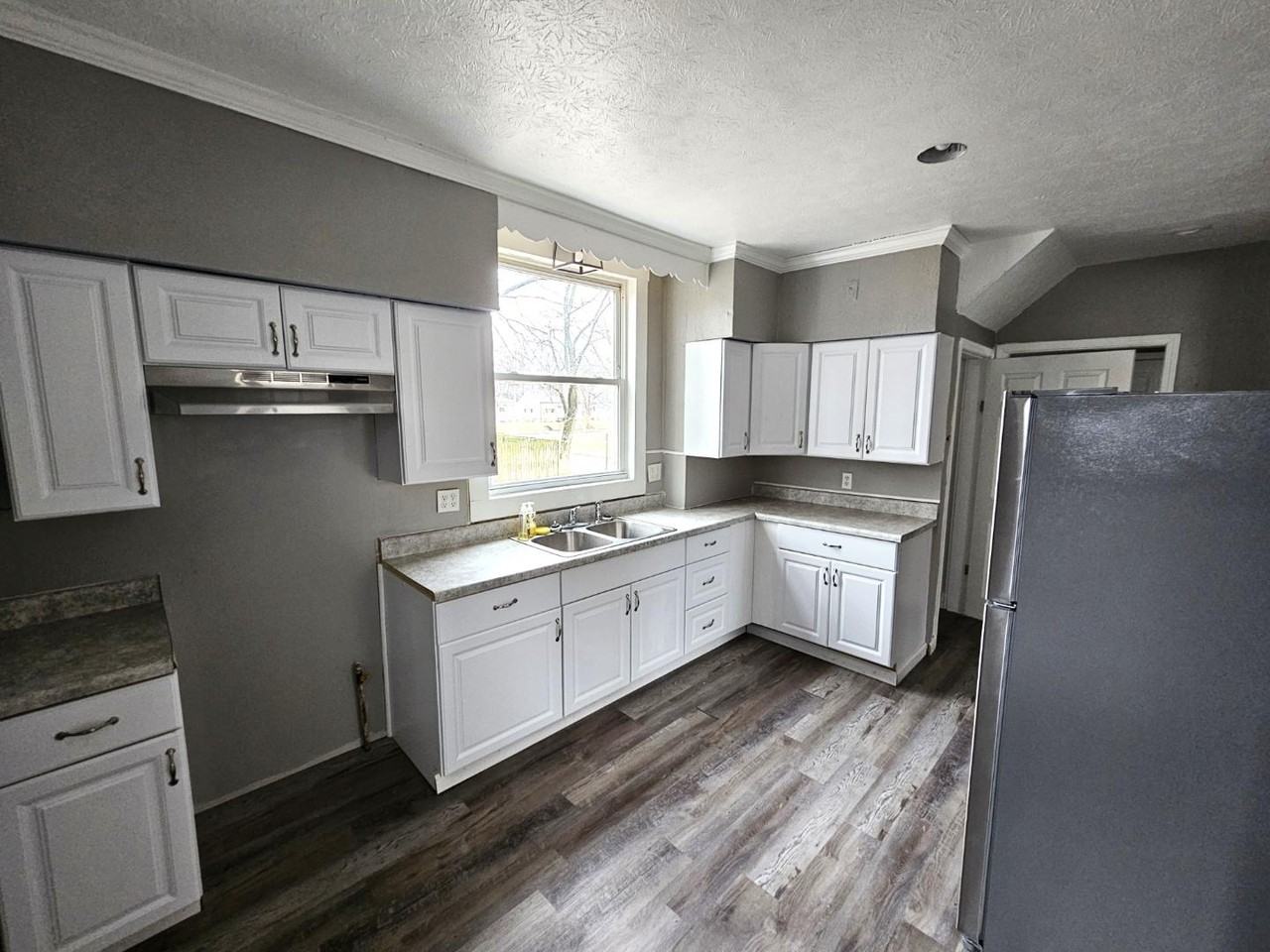 389 Sumatra Ave - Photo 4 of 20