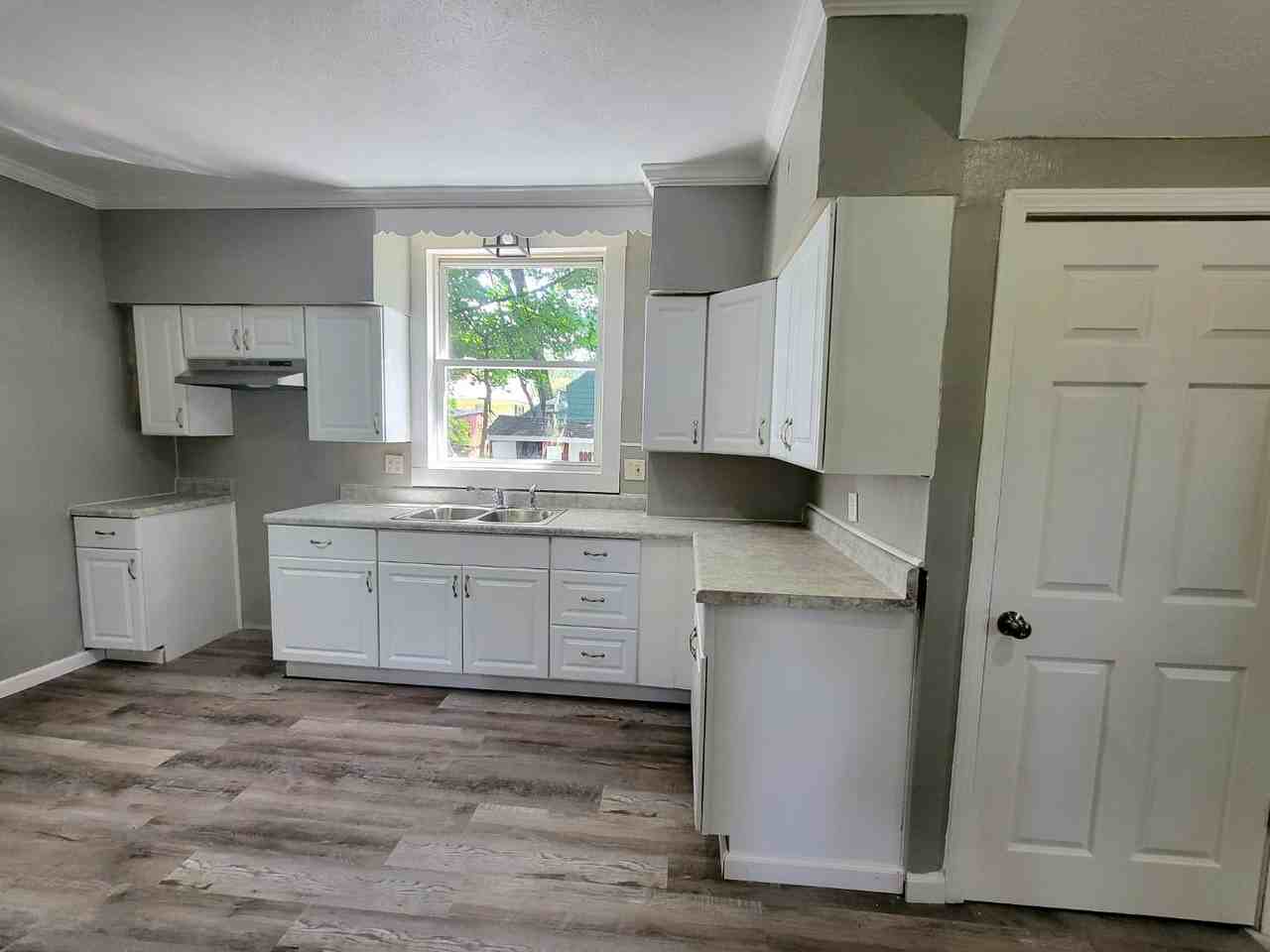 389 Sumatra Ave - Photo 6 of 20