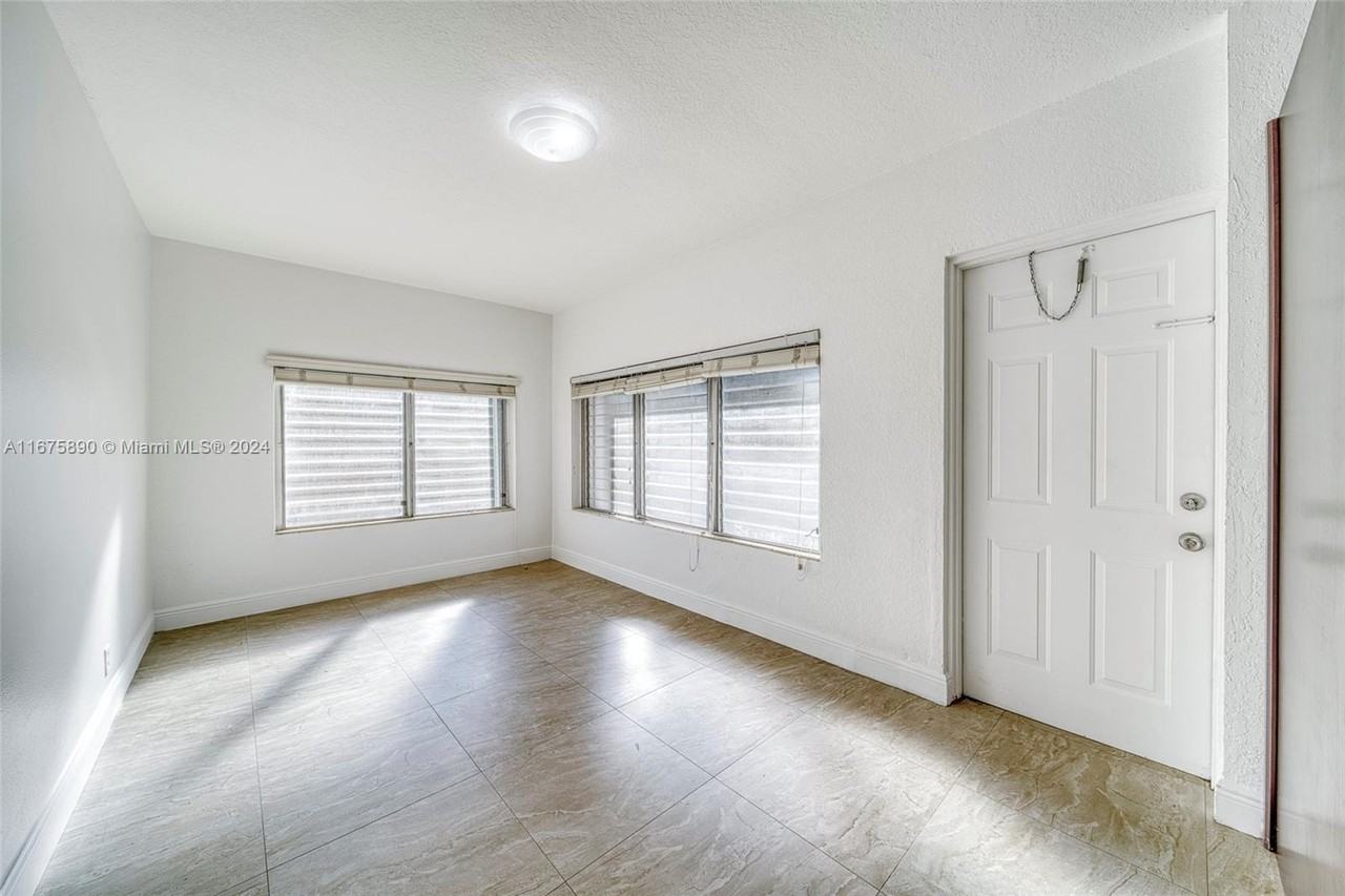 4136 Sw 14th St #NA - Photo 4 of 9