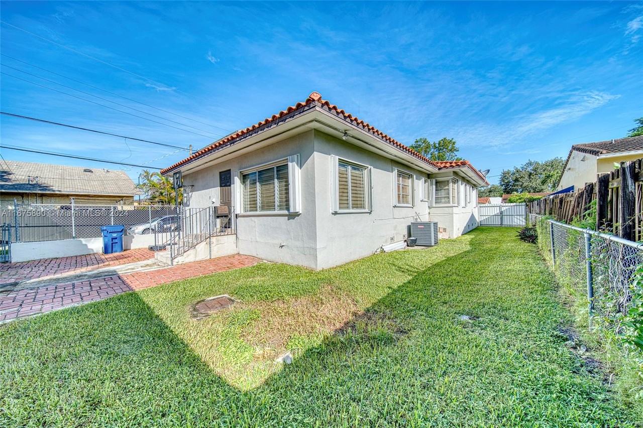 4136 Sw 14th St #NA - Photo 5 of 9