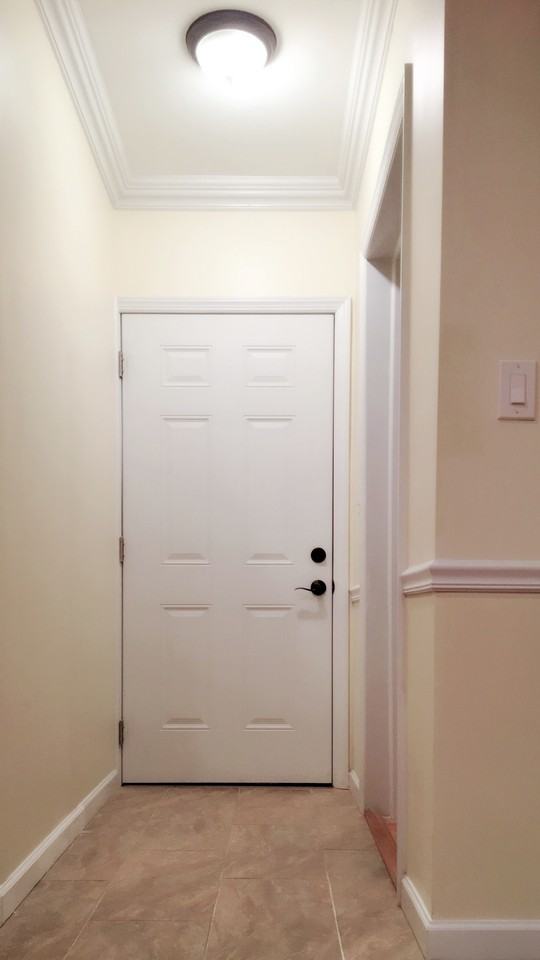 656 Jewett Ave #1F - Photo 2 of 10