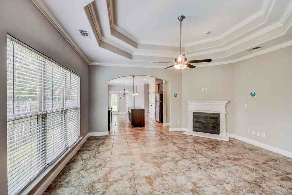 137 Love Ln - Photo 4 of 17