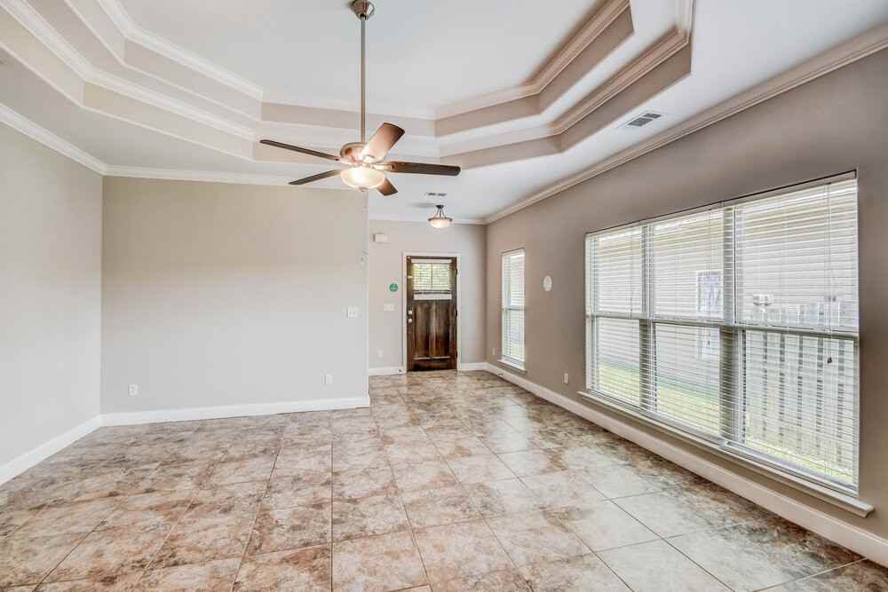 137 Love Ln - Photo 5 of 17