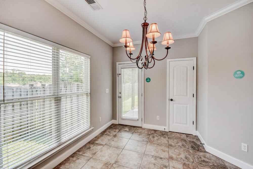 137 Love Ln - Photo 6 of 17