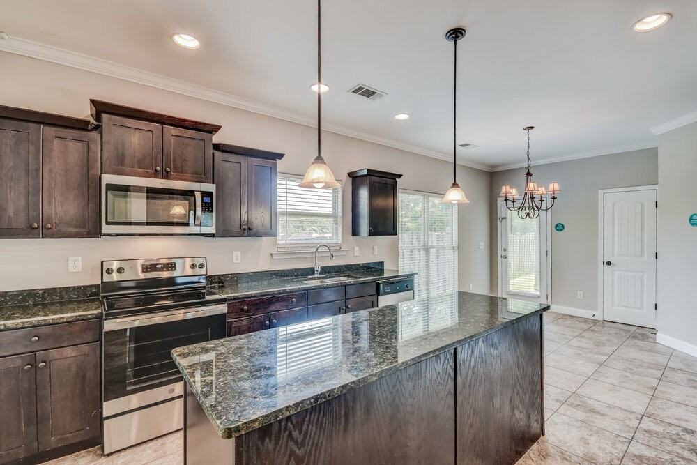 137 Love Ln - Photo 7 of 17